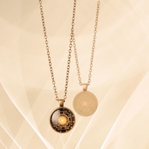 Alternative view of SriYantra – naszyjnik przyciągający obfitość i pozytywną energię